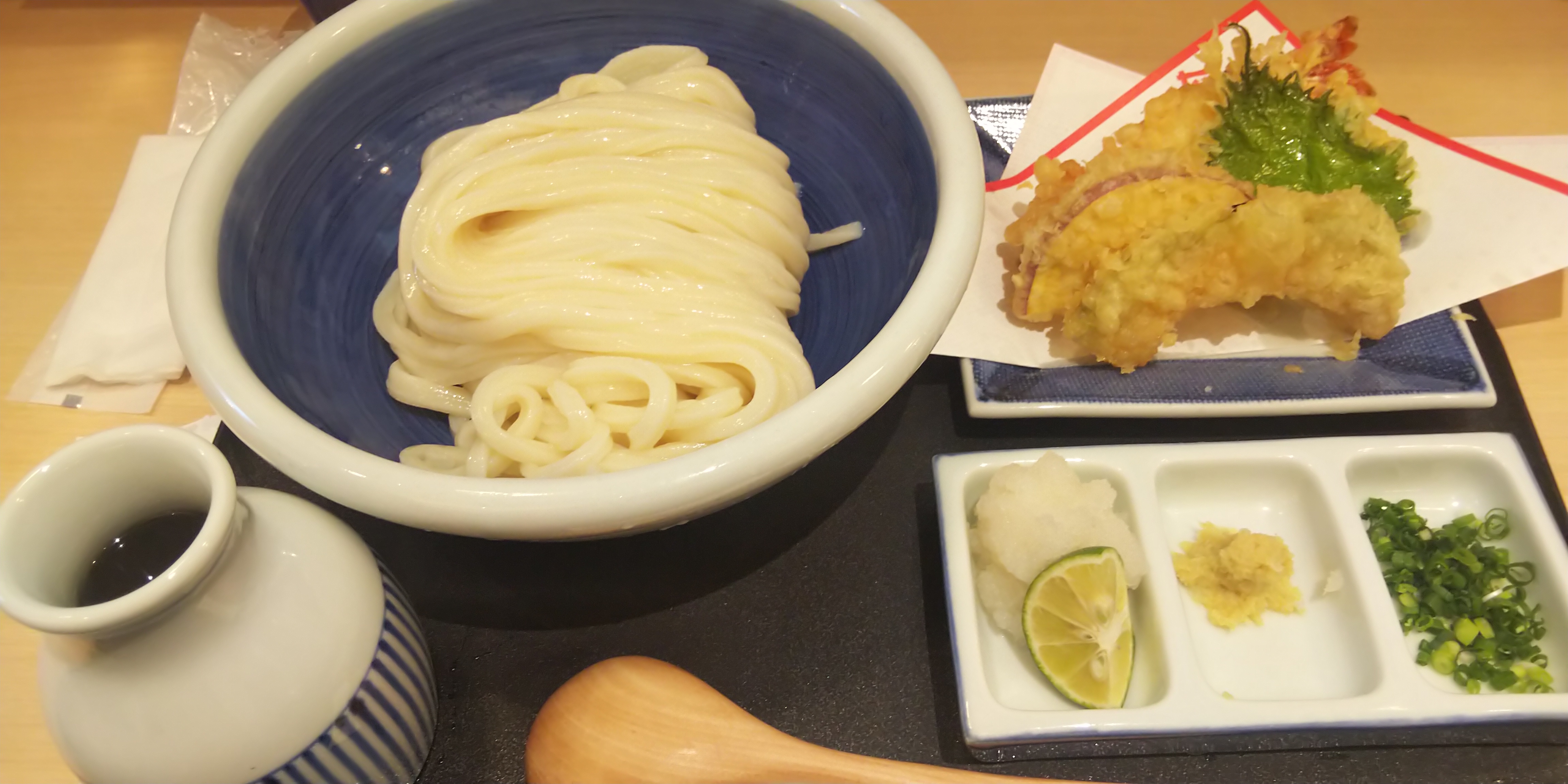 東京都 港区 浜松町で讃岐うどん もり家 東京店 で ぶっかけ天ぷらうどん 鮨と麺だけあればいい
