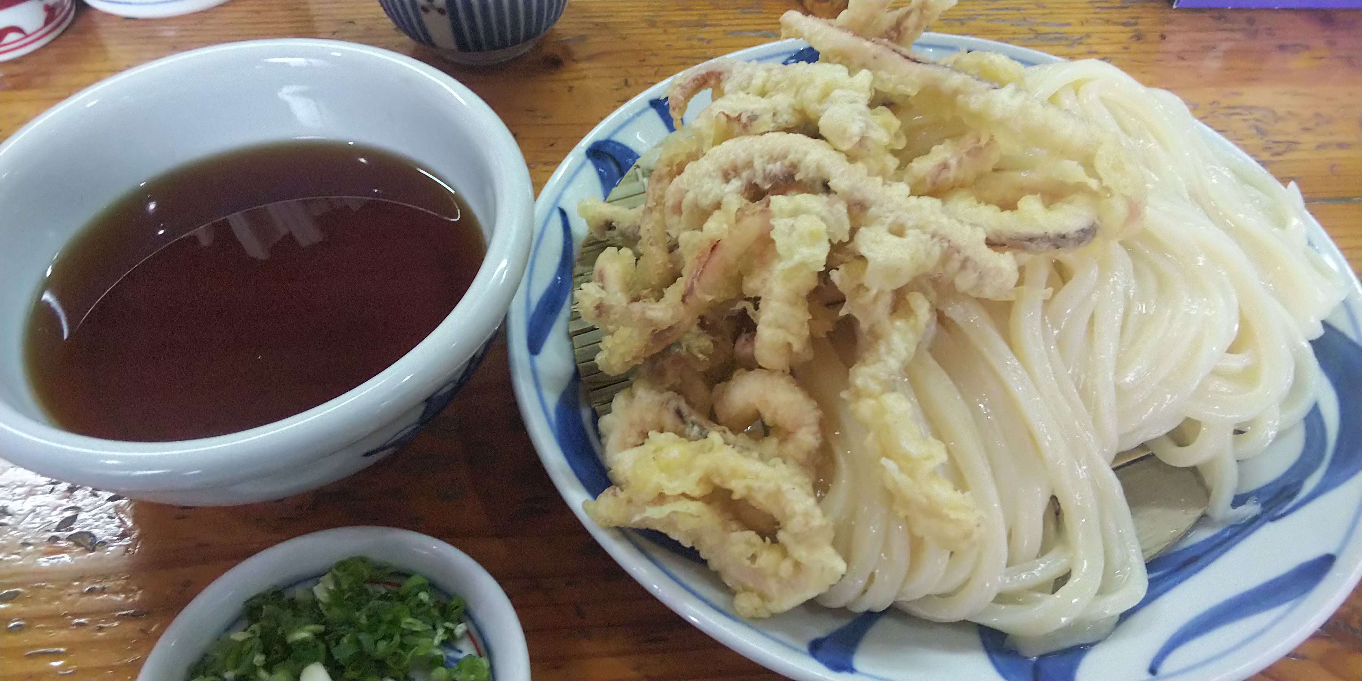 香川県高松市で讃岐うどん 中までモチモチ はりや の いか天 ざるうどん 鮨と麺だけあればいい