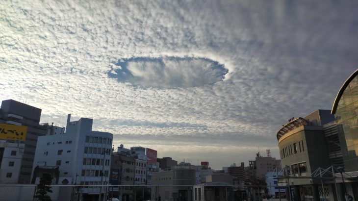 香川県で観た2つの『穴あき雲』